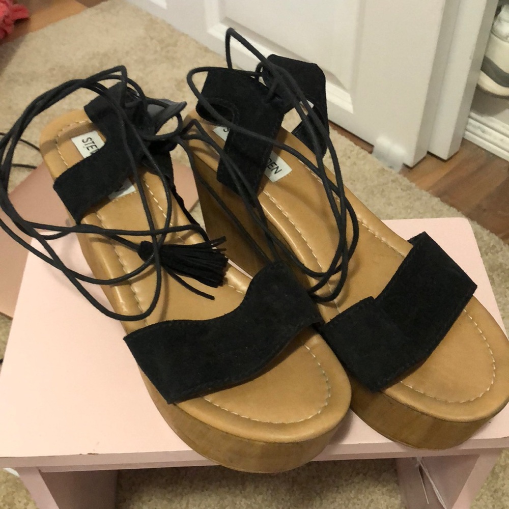 Steve Madden lace up wedges with tassel!